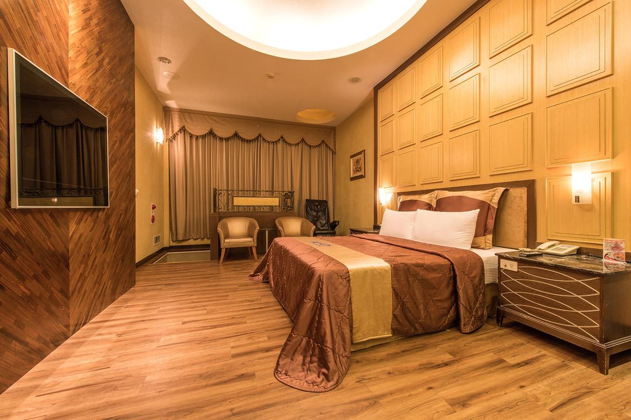 Hwu Meei Motel Тайнань Экстерьер фото